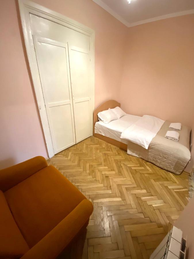 Apartment on Zaliznychna street Lwów Zewnętrze zdjęcie