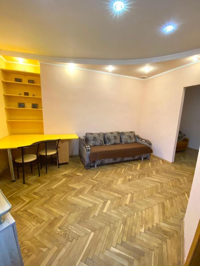 Apartment on Zaliznychna street Lwów Zewnętrze zdjęcie
