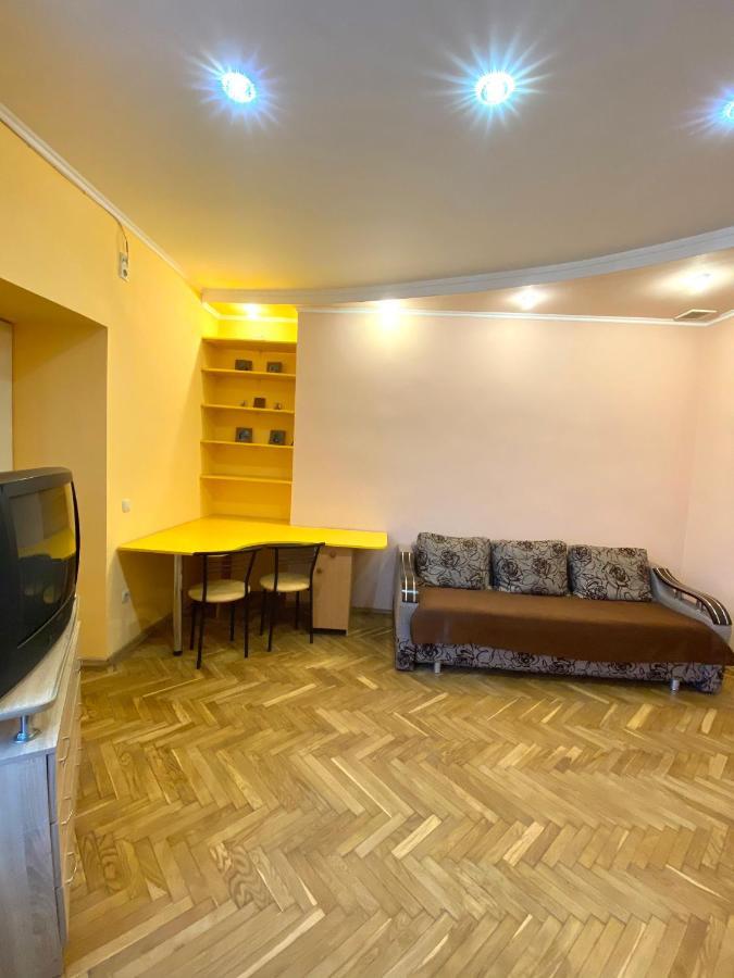 Apartment on Zaliznychna street Lwów Zewnętrze zdjęcie