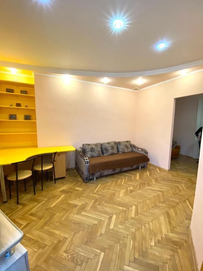 Apartment on Zaliznychna street Lwów Zewnętrze zdjęcie