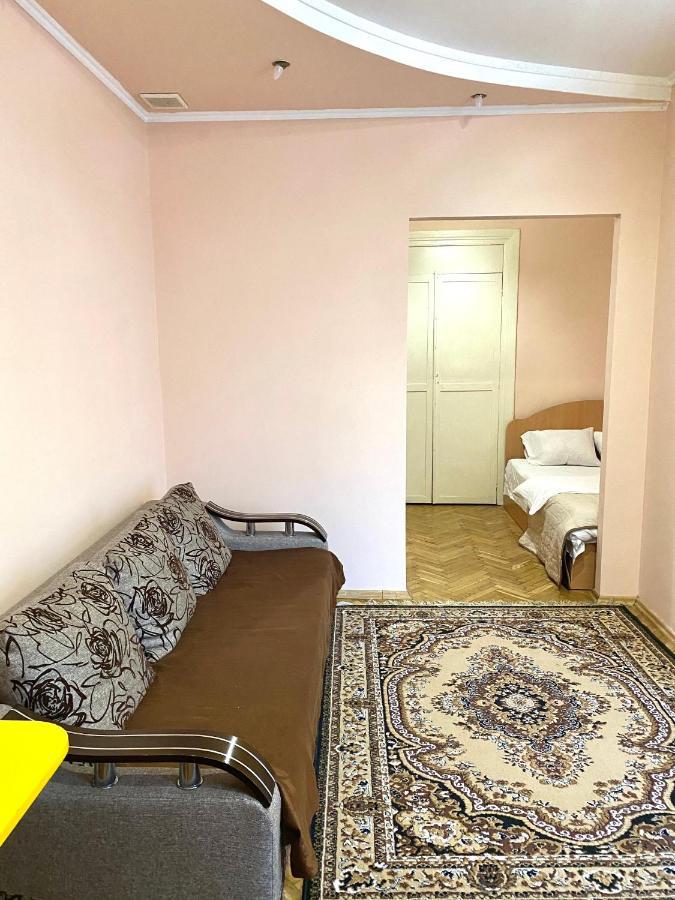Apartment on Zaliznychna street Lwów Zewnętrze zdjęcie