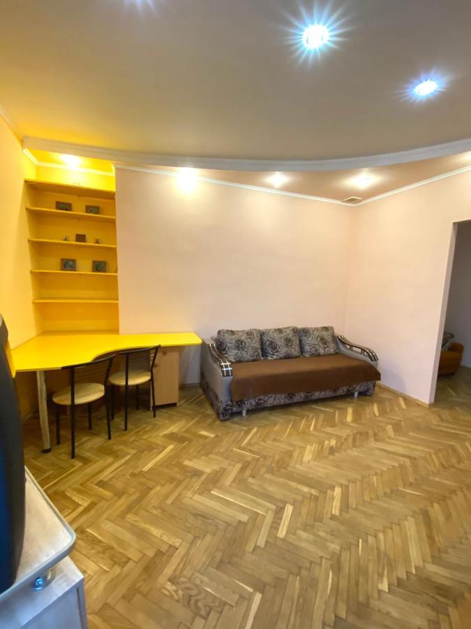 Apartment on Zaliznychna street Lwów Zewnętrze zdjęcie