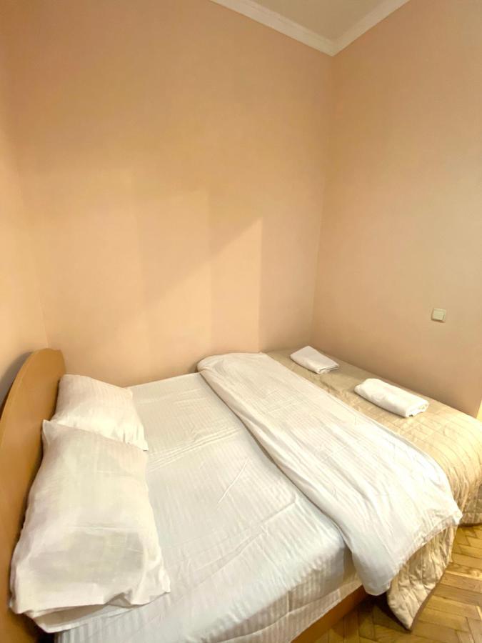 Apartment on Zaliznychna street Lwów Zewnętrze zdjęcie