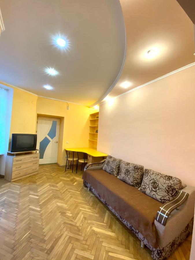 Apartment on Zaliznychna street Lwów Zewnętrze zdjęcie