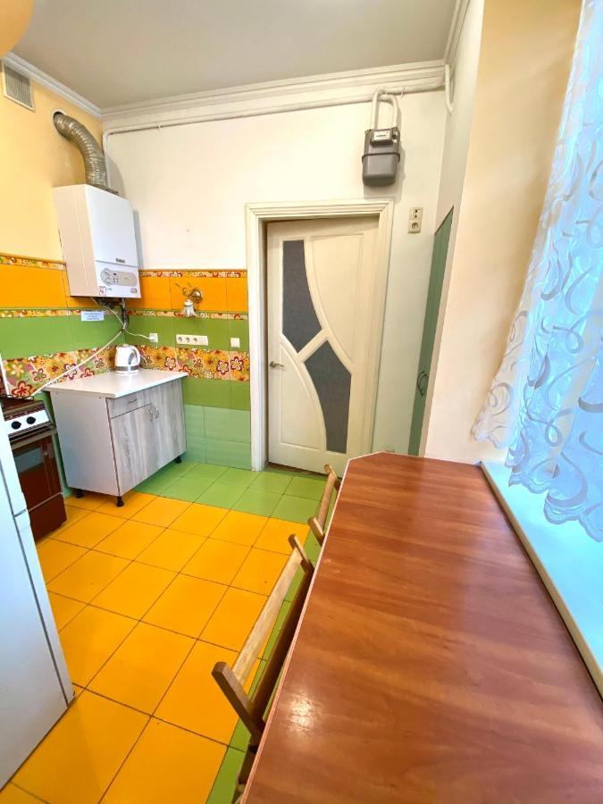 Apartment on Zaliznychna street Lwów Zewnętrze zdjęcie