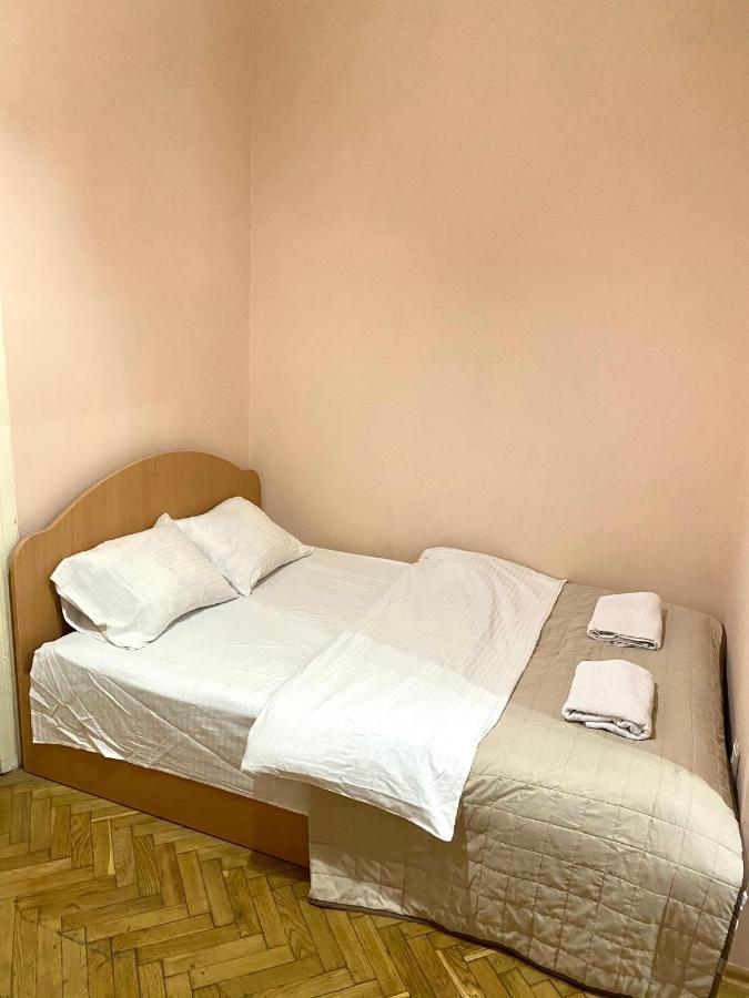 Apartment on Zaliznychna street Lwów Zewnętrze zdjęcie