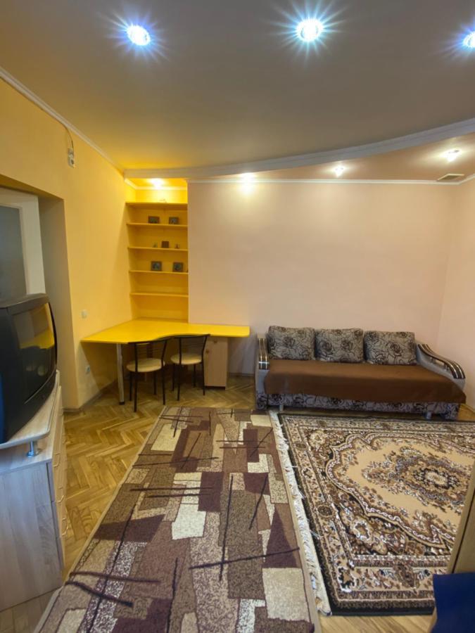Apartment on Zaliznychna street Lwów Zewnętrze zdjęcie