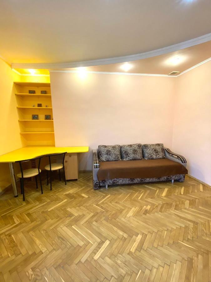 Apartment on Zaliznychna street Lwów Zewnętrze zdjęcie