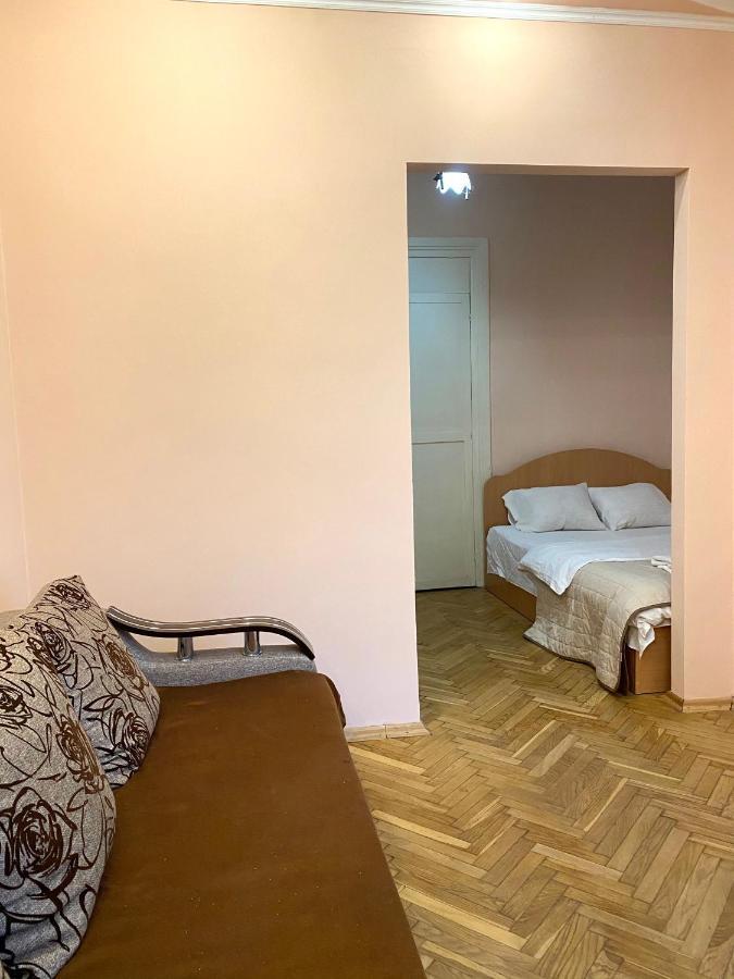Apartment on Zaliznychna street Lwów Zewnętrze zdjęcie