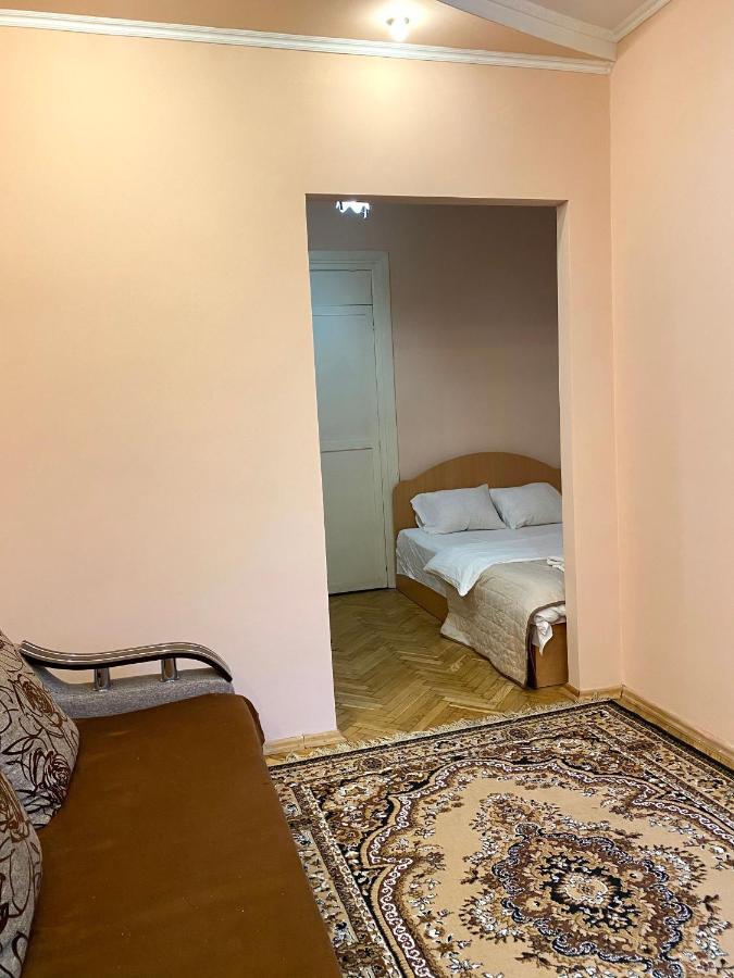 Apartment on Zaliznychna street Lwów Zewnętrze zdjęcie