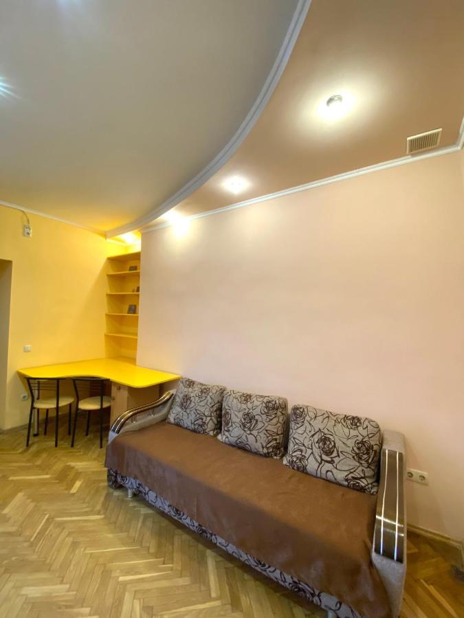 Apartment on Zaliznychna street Lwów Zewnętrze zdjęcie