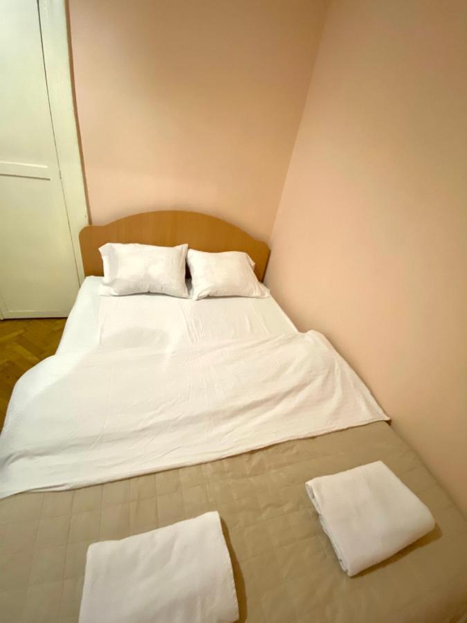 Apartment on Zaliznychna street Lwów Zewnętrze zdjęcie
