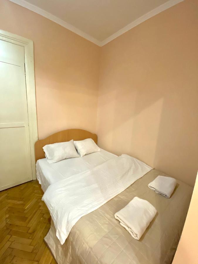 Apartment on Zaliznychna street Lwów Zewnętrze zdjęcie