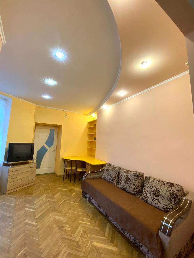 Apartment on Zaliznychna street Lwów Zewnętrze zdjęcie