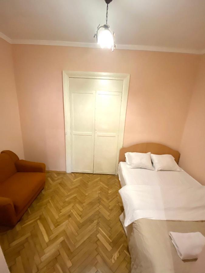 Apartment on Zaliznychna street Lwów Zewnętrze zdjęcie