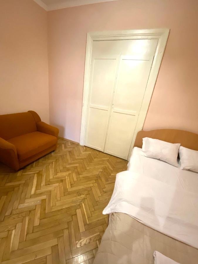 Apartment on Zaliznychna street Lwów Zewnętrze zdjęcie