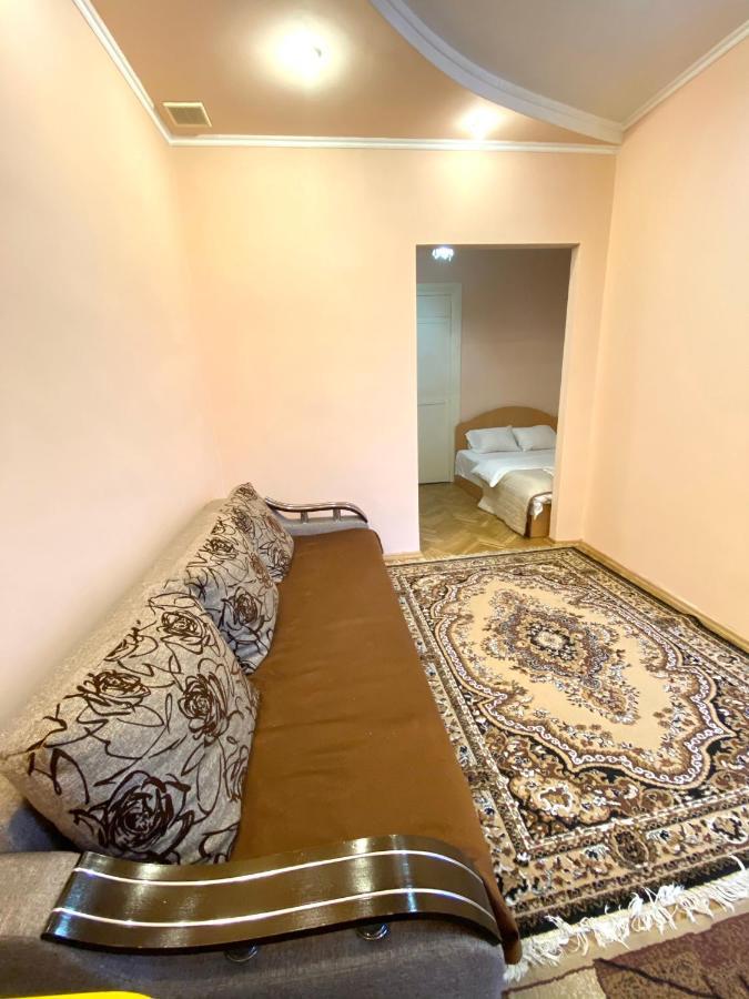 Apartment on Zaliznychna street Lwów Zewnętrze zdjęcie