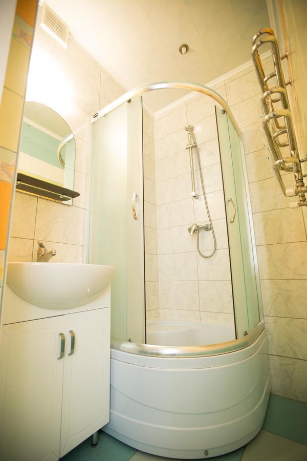 Apartment on Zaliznychna street Lwów Zewnętrze zdjęcie